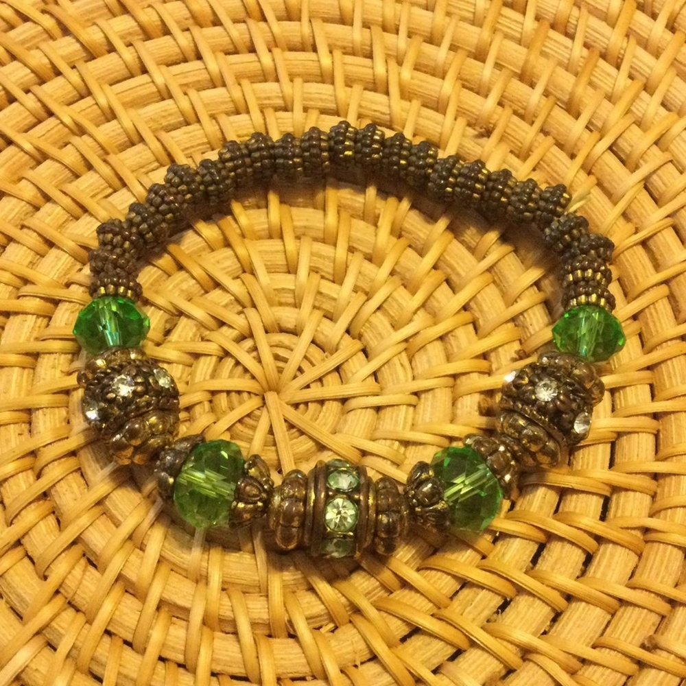 Green stretch bracelet